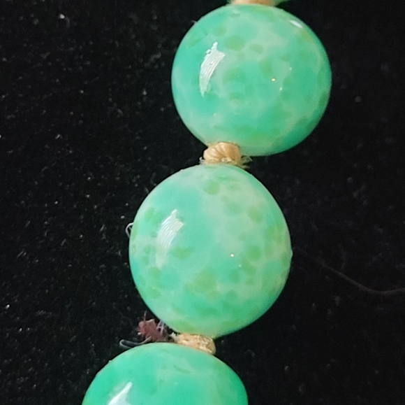 Peking Glass Necklace - Picture 4 of 8